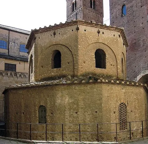 Palazzo vecchio del comune - battistero di Albenga
