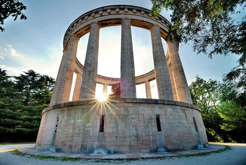 Monumento a Cesare Battisti sul Doss