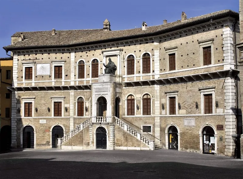 Polo museale Palazzo dei Priori. Pinacoteca e sezione archeologica "Fermo dai Villanoviani ai Piceni"