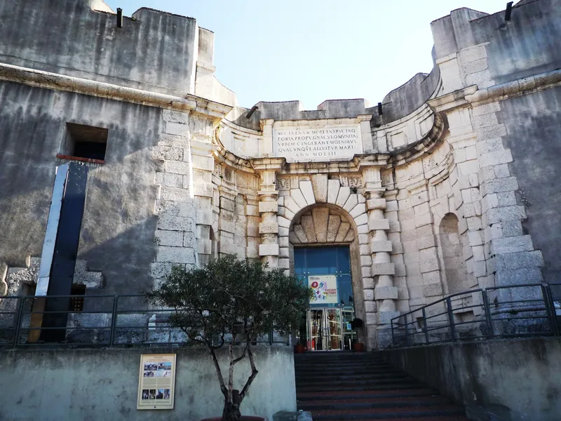Porta Siberia (o del molo)