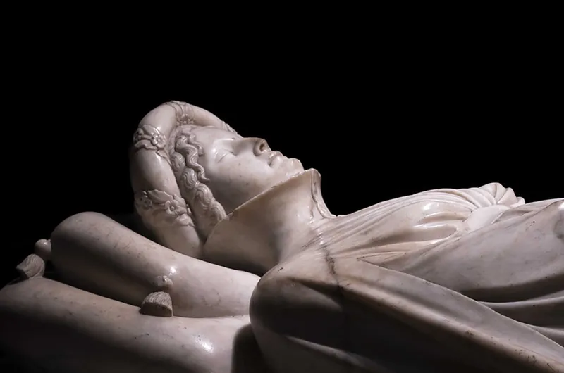 Sacrestia del duomo e monumento di Ilaria del Carretto